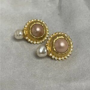 Clip pearls earrings